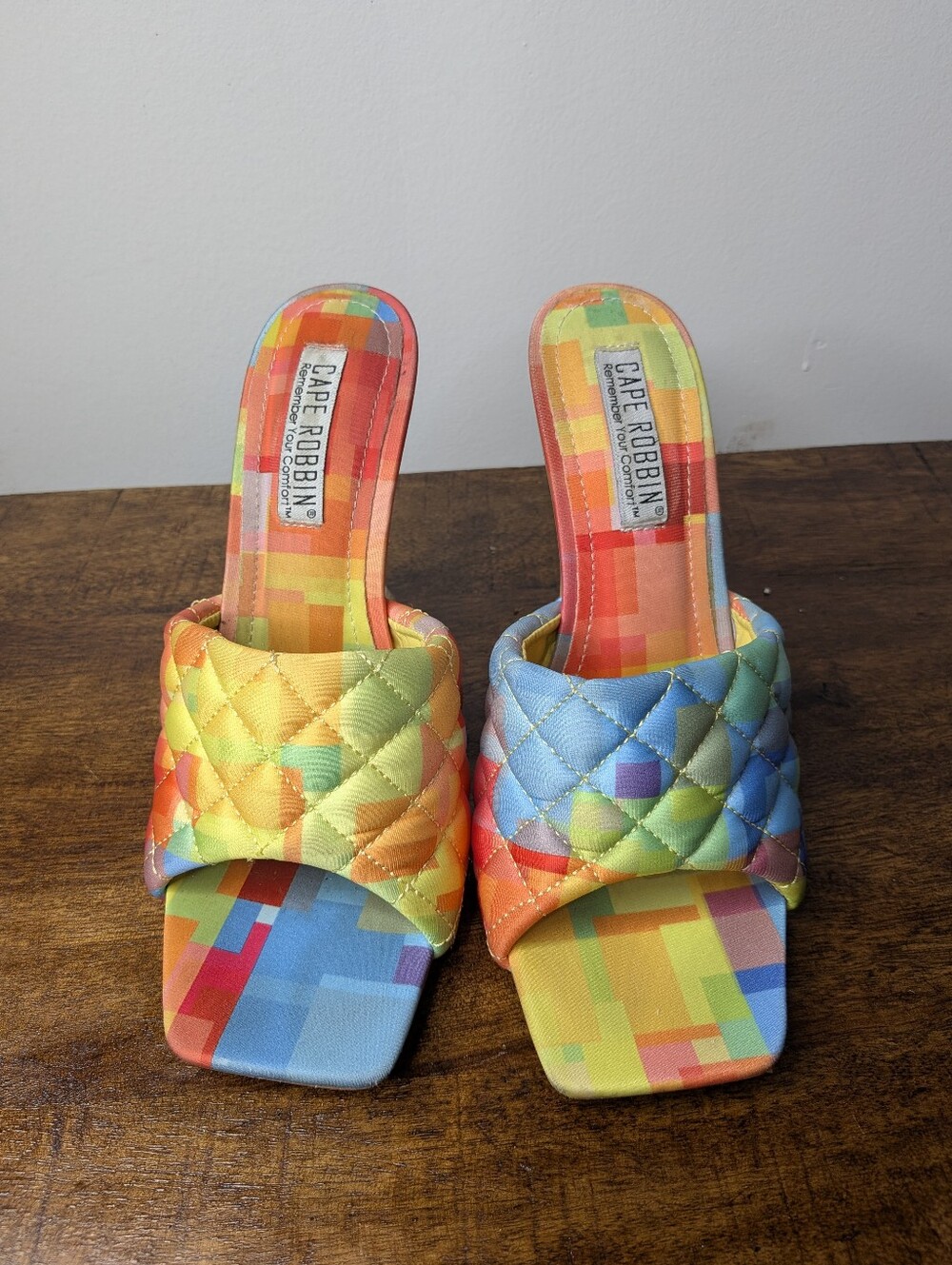 Cape Robin Multicolor Quilted Square Open Toe Sandals Lucite Metallic Heel 8.5